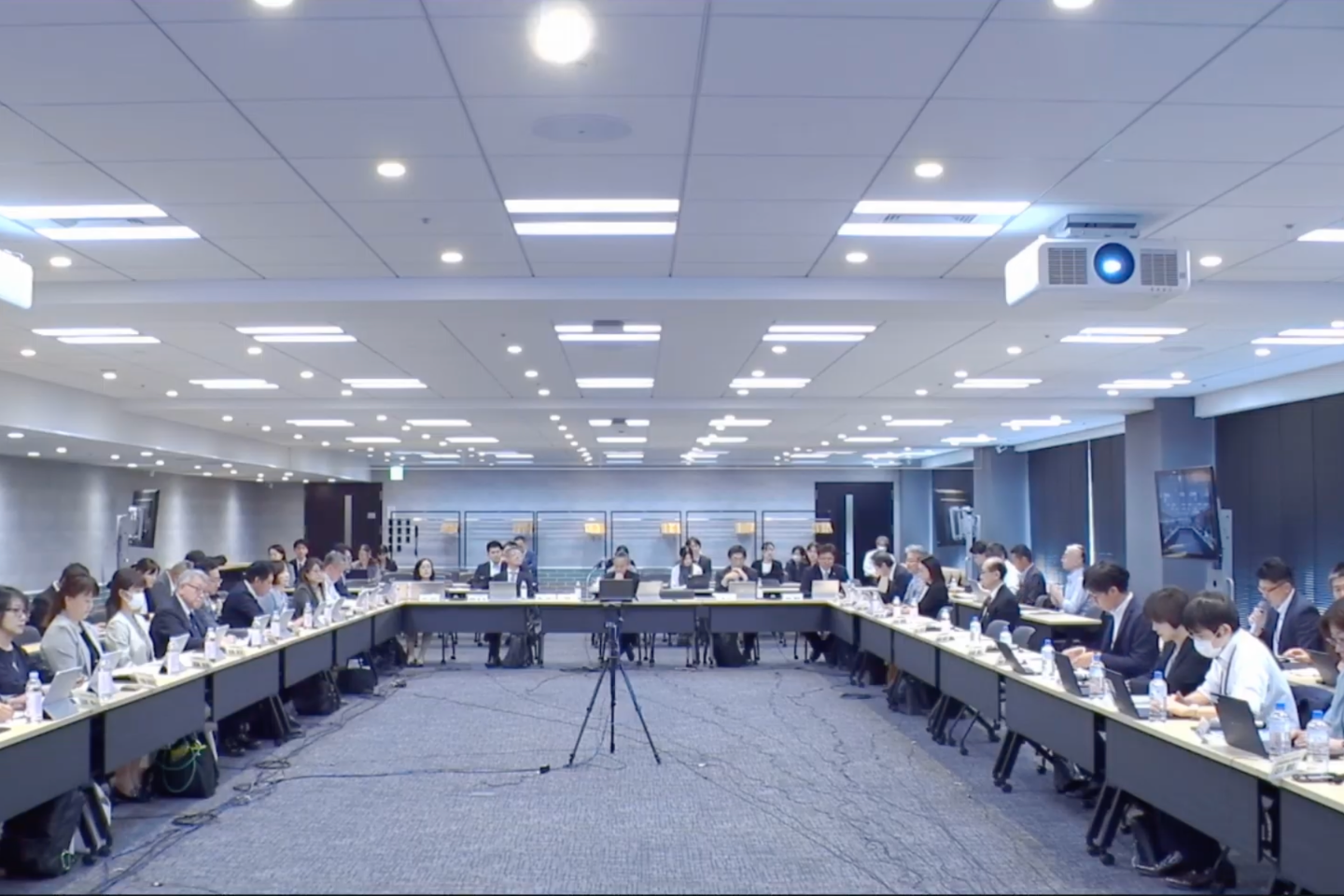 地域包括支援センターに「リハ専門職等」の配置を明記　厚労省、第10期介護保険事業計画の基本指針案を提示
