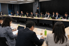 リハ主体の訪問看護に厚労省が警鐘──PT等訪問、減算導入後も増加基調