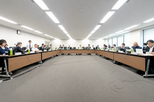 老健のリハ、次期改定の焦点に　「同じリハなのに単位が半分」現場が問う訪問要件