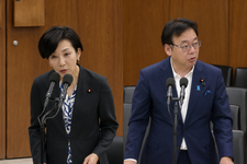「置けないんですよ」──山本香苗議員、地域包括のリハ職配置と両立支援加算の対象職種を追及／上野厚労相「重要な役割」と認めるも対象職種は「必要に応じ中医協で議論」