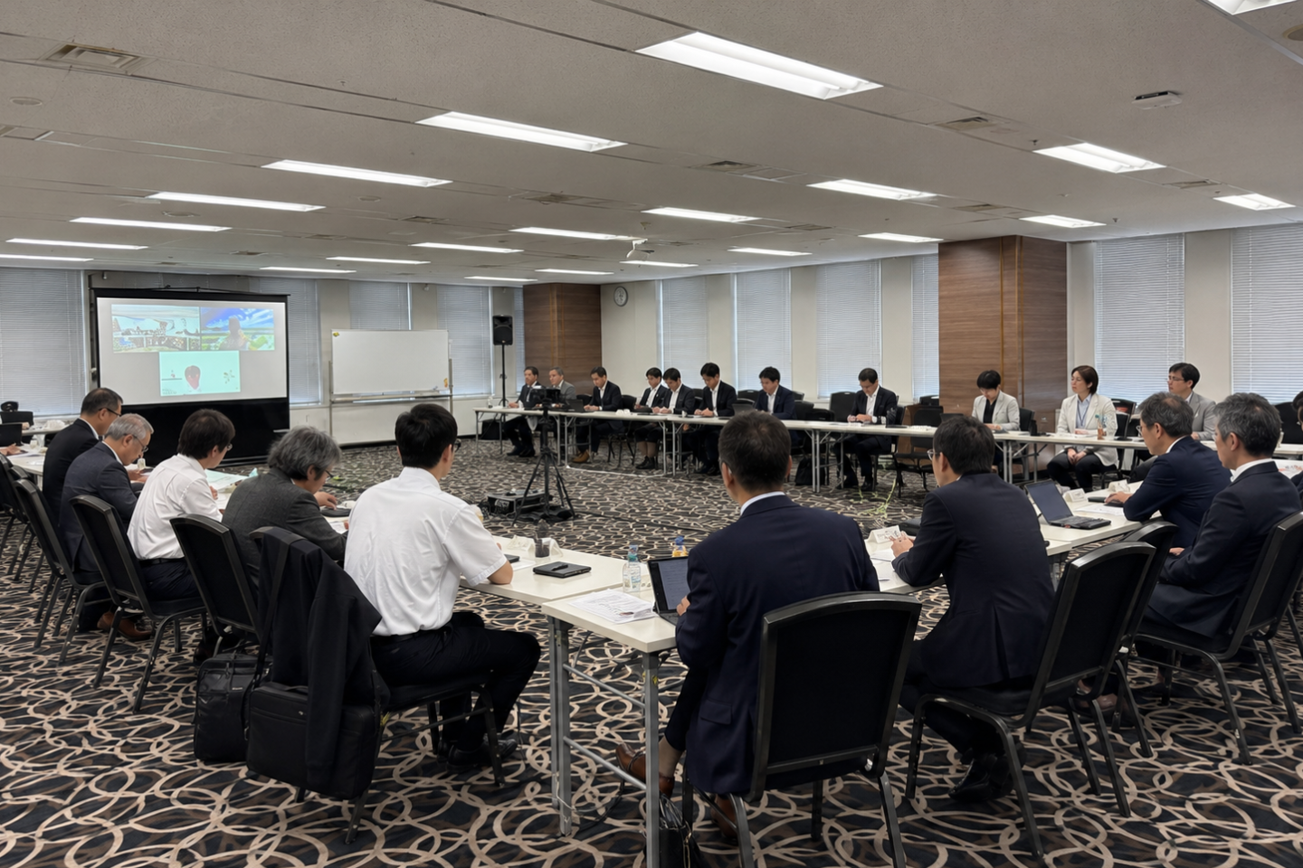 福祉施設職員の退職金共済、見直し論点を提示　勤続要件や支給乗率が対象